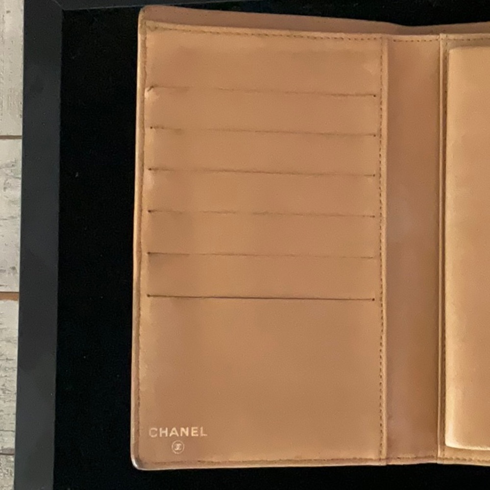 Chanel Beige Leather Wallet - Picture 4 of 16